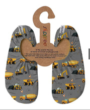 Load image into Gallery viewer, SLIPFREE UNISEX WATER SHOES