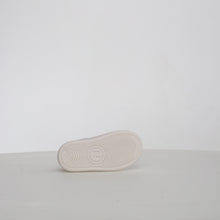 Load image into Gallery viewer, NATURINO HASSELT WHITE SILVER PLATINUM GIRLS VELCRO SNEAKERS