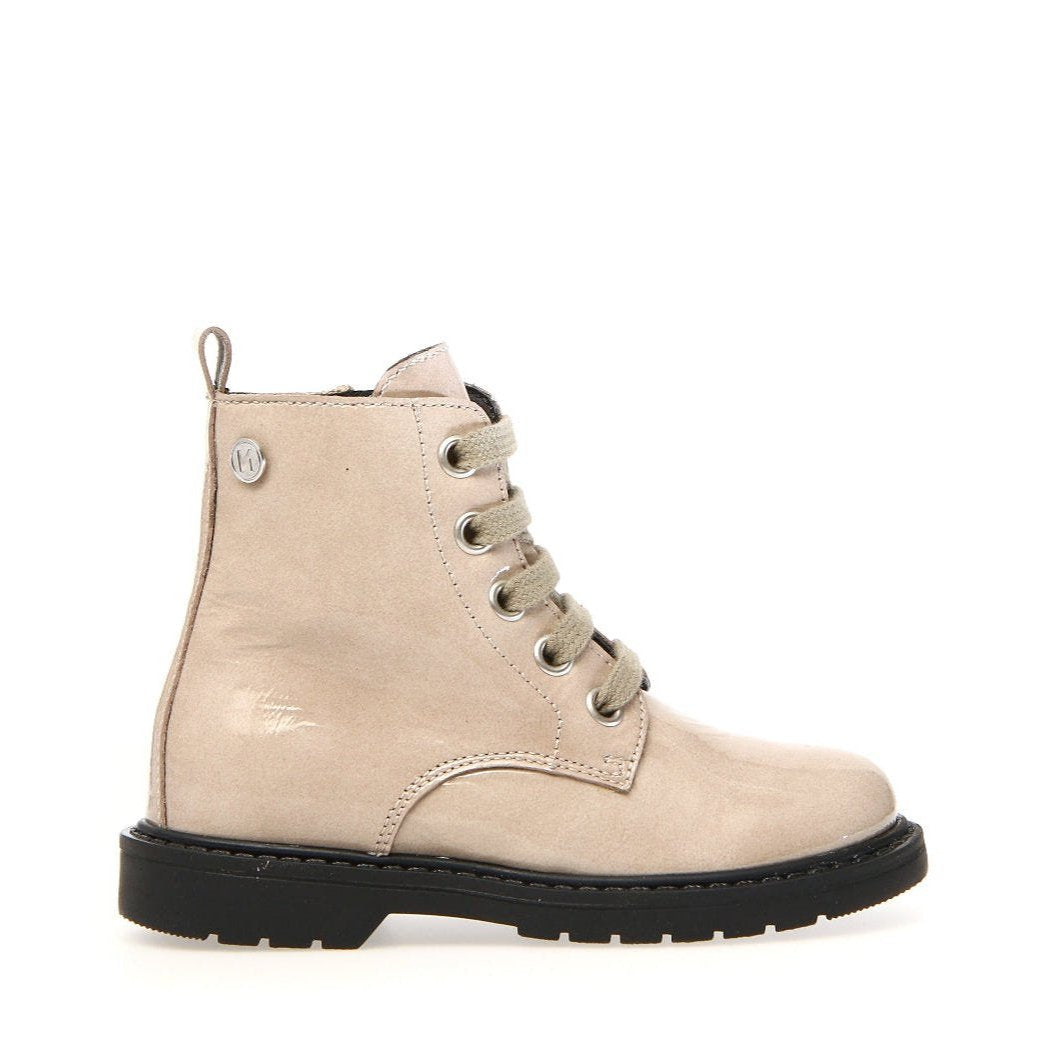 NATURINO BARNETTE GIRLS LACE UP PATENT LEATHER BOOT BEIGE.