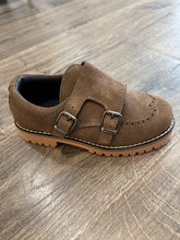 Load image into Gallery viewer, BLUBLONC HARPER BOYS TAUPE SUEDE WINGTIP MUNK STRAP DRESS SHOE
